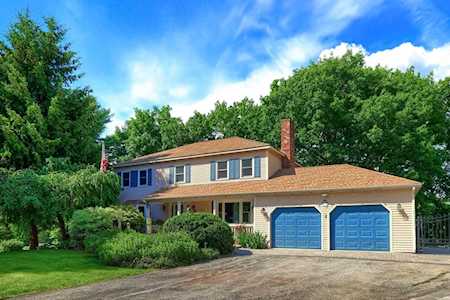 28 Decatur Dr Nashua, NH 03062