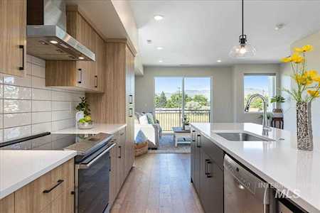 1122 S Marietta Spur Ln Boise, ID 83705-2581