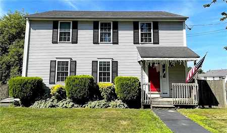 3 Amanda Dr Cumberland, RI 02864