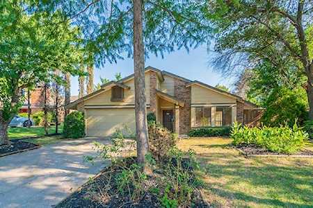2204 Sequoia Lane Bedford, TX 76021
