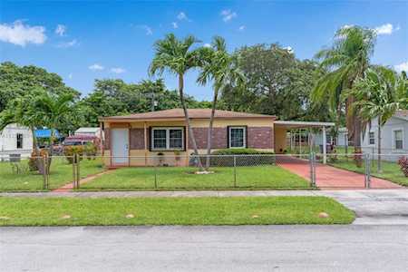 3913 SW 28th St West Park, FL 33023