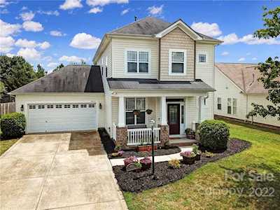8804 Castle Cliff Dr Matthews, NC 28105