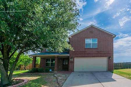 900 Canary Drive Saginaw, TX 76131
