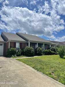 1079 S S Parkview Cir Southaven, MS 38671
