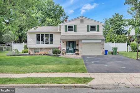 9 Arrowhead Dr Marlton, NJ 08053