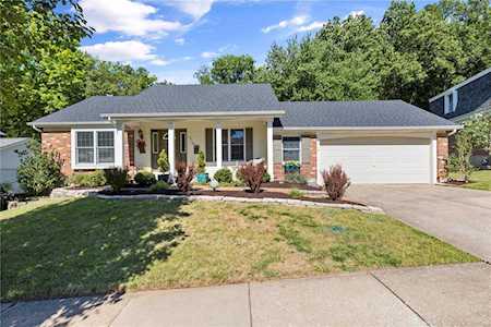 1710 Woodmore Oaks Dr Manchester, MO 63021