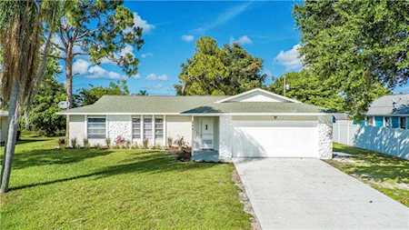 609 NE Larkspur Ln Port Saint Lucie, FL 34983
