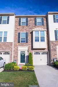 81 Village Green Ln Sicklerville, NJ 08081