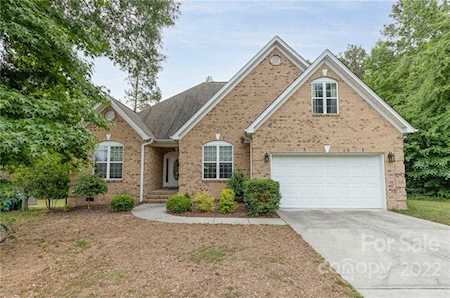 6017 Albiza Dr Harrisburg, NC 28075