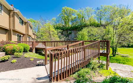 622 Ledgeview Park Dr Louisville, KY 40206