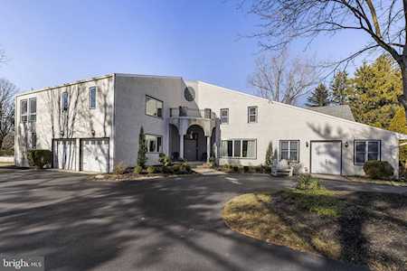 103 Riding Dr N Moorestown, NJ 08057