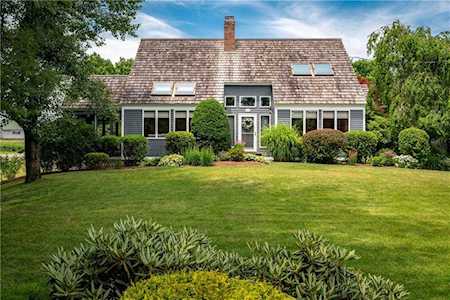 1 Rolling Green Dr Cumberland, RI 02864