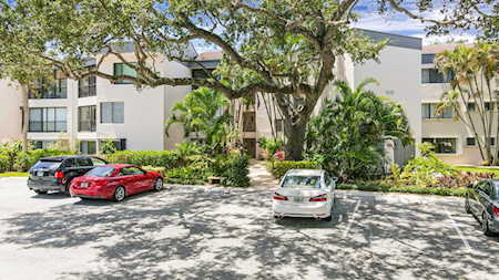 1618 Twelve Oaks Way #101 North Palm Beach, FL 33408