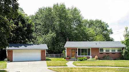 35561 Minton Ct Livonia, MI 48150