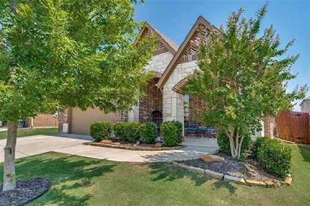 517 Amber Lane Aubrey, TX 76227