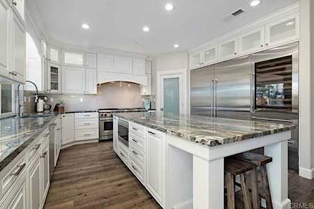 927 Parkwood Avenue Vista, CA 92081