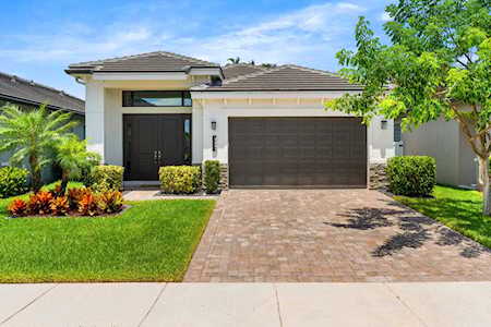 7491 Moonrise Drive Lake Worth Beach, FL 33467