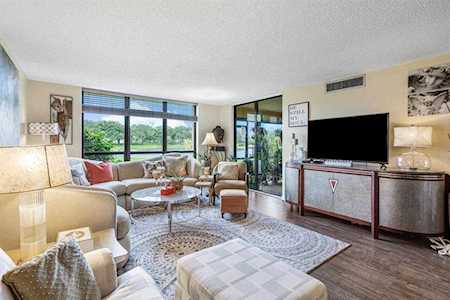 5380 Woodland Lakes Drive #115 Palm Beach Gardens, FL 33418