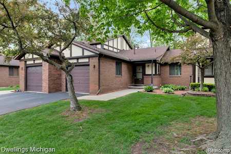 8 W Parkplace Allen Park, MI 48101