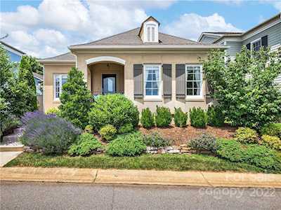 224 Leucothoe Ln Asheville, NC 28803