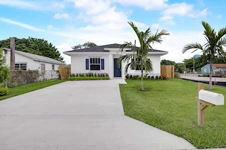 340 SW 4th Avenue Delray Beach, FL 33444