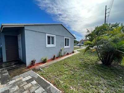 1132 N D St Lake Worth Beach, FL 33460