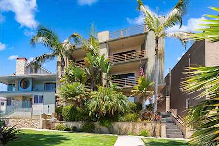 3811 E Livingston Dr #104 Long Beach, CA 90803