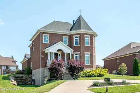 1064 Champions Cir Simpsonville, KY 40067