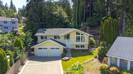 16917 NE 38th Place Bellevue, WA 98008