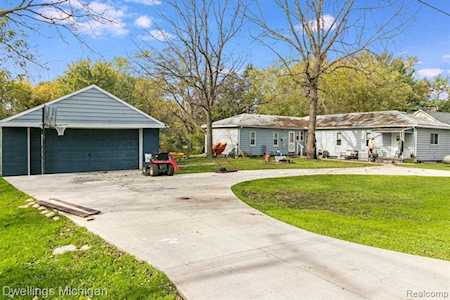 6898 Birchdale St Romulus, MI 48174