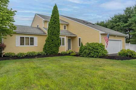 20 Hubbard Ln Bridgewater, MA 02324