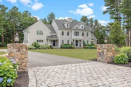 384 Country Club Way Kingston, MA 02364