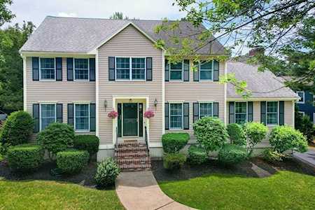 19 Emily Ln Peabody, MA 01960