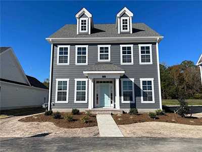 2204 Hampton Roads Parkway Chesapeake, VA 23321