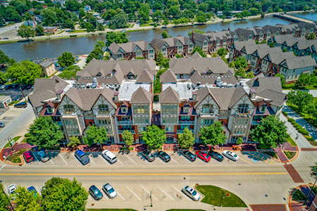 450 S 1st St #406 St. Charles, IL 60174