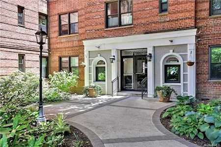 3840 Greystone Avenue #4P Bronx, NY 10463