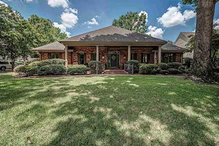 2285 Lansingwood Dr Germantown, TN 38139