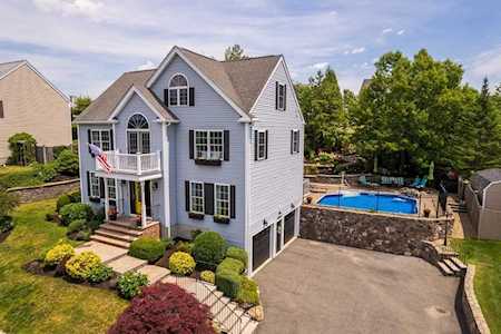 7 Hitching Hill Rd Saugus, MA 01906