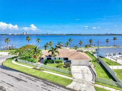 1822 Riverside Dr E Bradenton, FL 34208