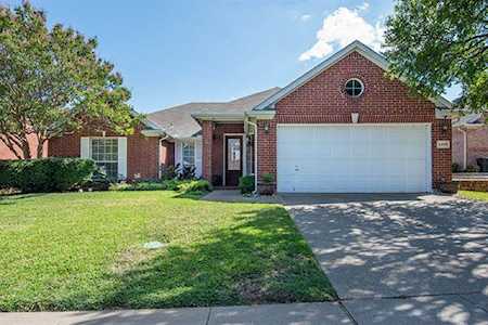 2405 Caldwell Drive Bedford, TX 76021