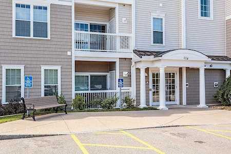204 Clocktower Dr #102 Waltham, MA 02452
