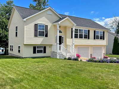 13 Bates Point Rd Webster, MA 01570