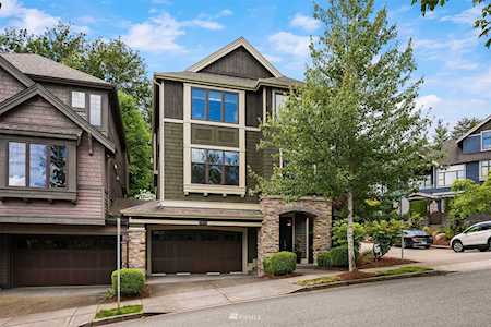 2529 NW Stoney Creek Dr Issaquah, WA 98027