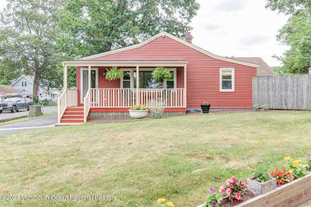 828 Arbordale Dr Keyport, NJ 07735