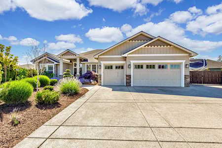 29 Oak Hills Ct Eagle Point, OR 97524