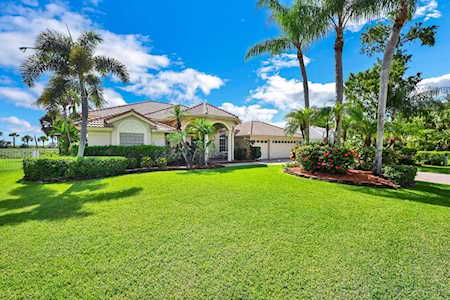 702 Cypress Green Circle Wellington, FL 33414