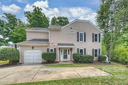 8613 Fox Chase Ln Charlotte, NC 28269