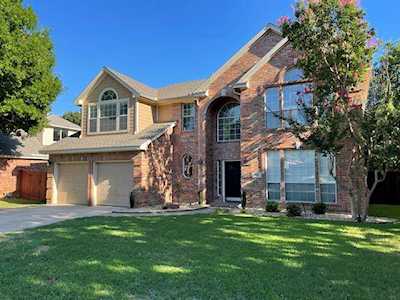 2811 Stonehurst Drive Grapevine, TX 76051
