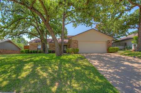 209 Heneretta Drive Hurst, TX 76054-2223