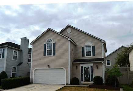 1707 Woodgrove St Chesapeake, VA 23320